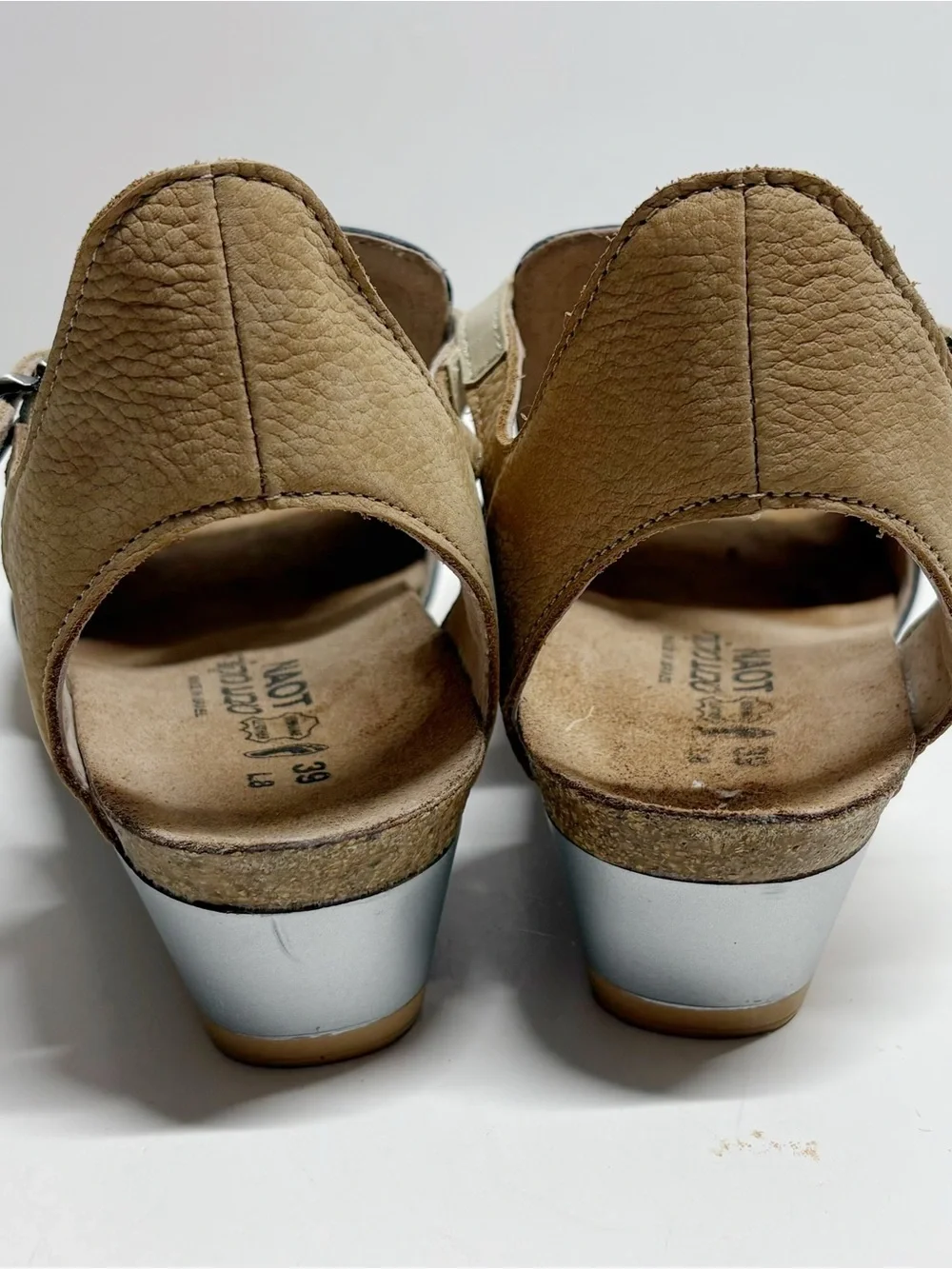 Naot comfortable open